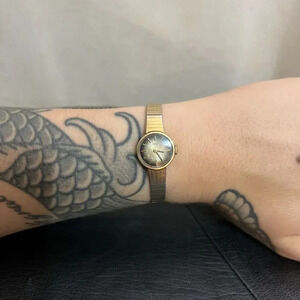 Vintage‎ Timex Watch Women Gold Tone Thin Circle Dial Slide Adjustable Band Wind